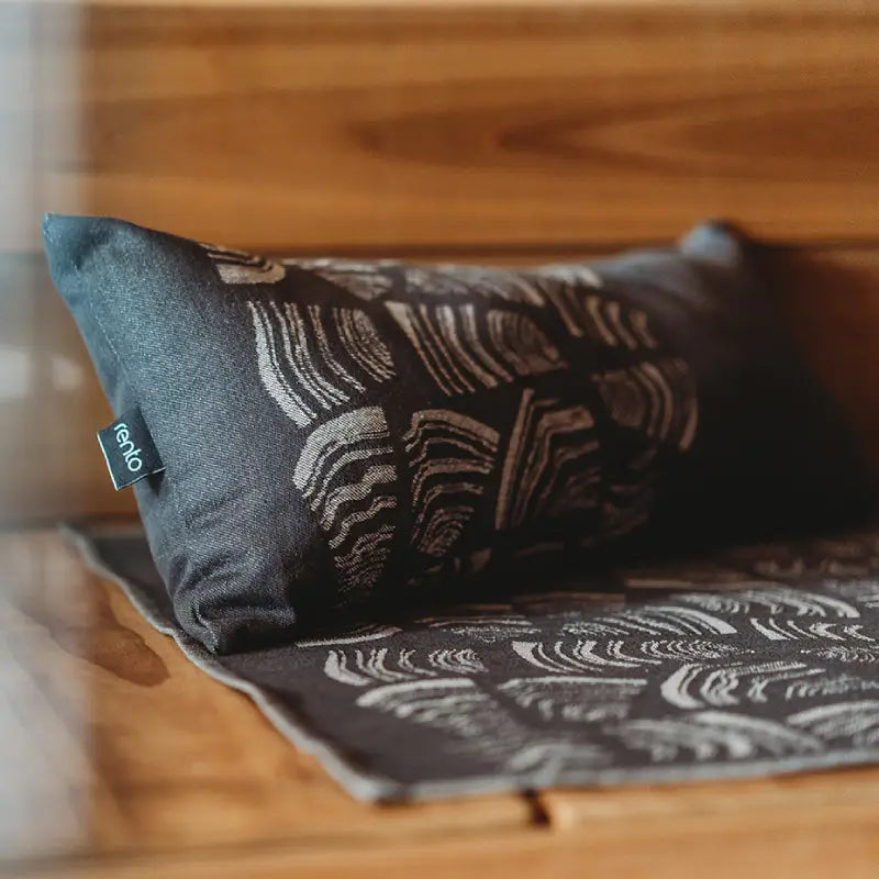 Finnleo Sauna Seat Covers Linen, Kenno (20" x 23.5"),Linen, Pino, Black (20" x 23.5") Finnleo FinnleoSeatCoverLinenPinoBlack02.webp