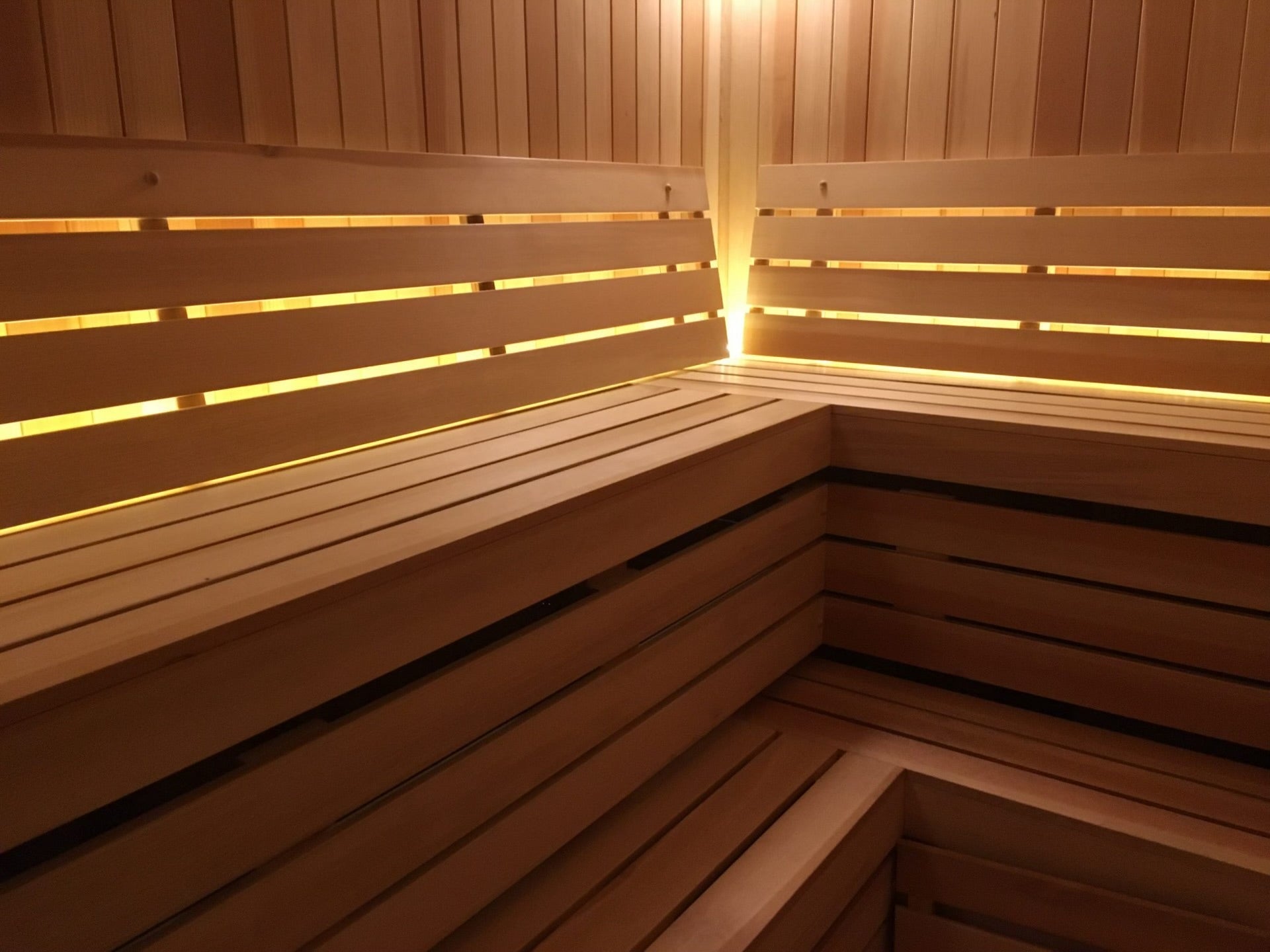 Finnish Sauna Builders 7' x 7' x 7' Pre-Built Outdoor Sauna Kit with Cedar Panelized Roof